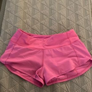 lululemon sonic pink speedup low rise lined short 2.5 size 2
